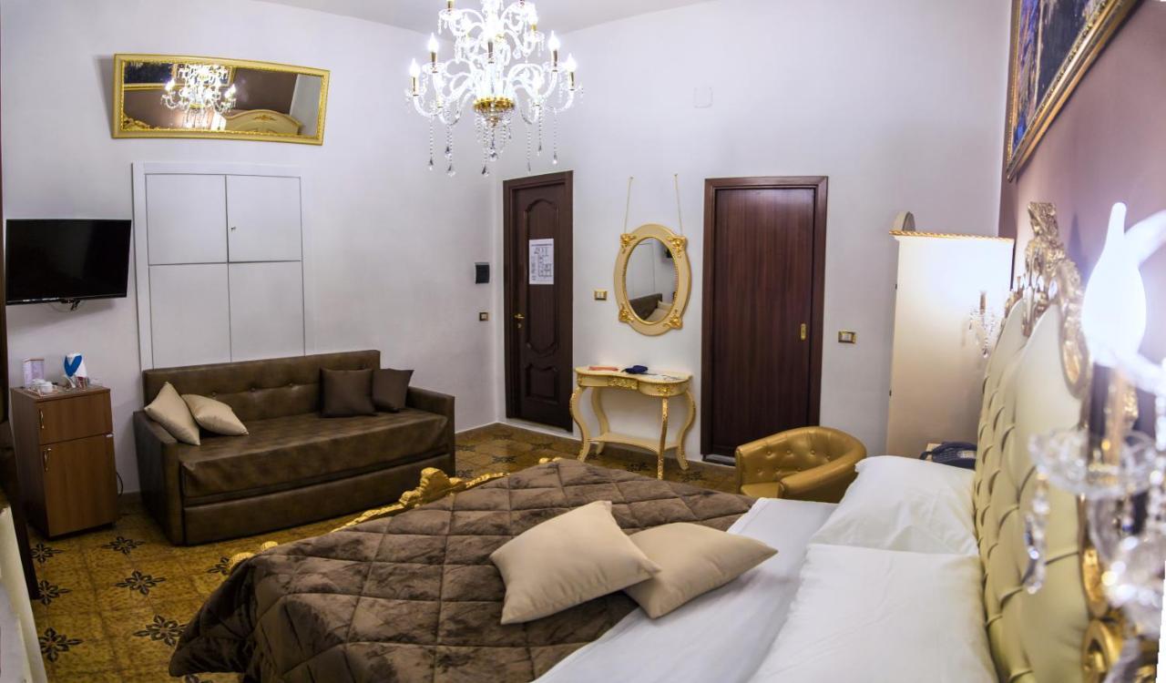 Des Artistes Hotel 4*
