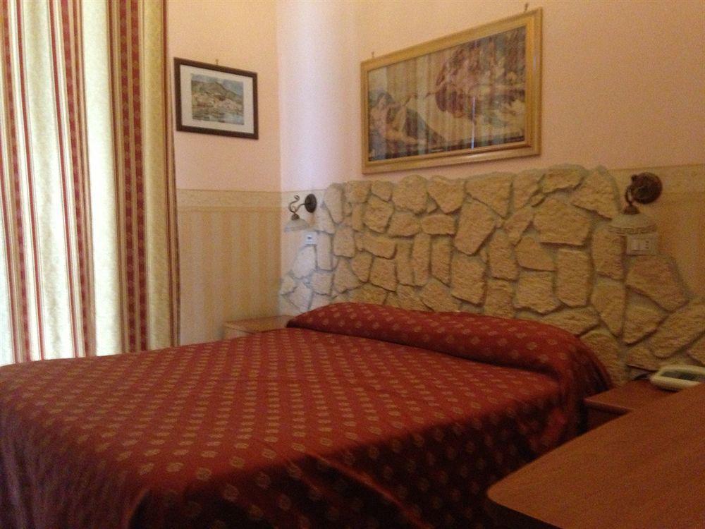 Hotel Des Artistes Naples