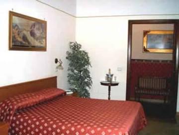 Des Artistes Hotel 4*