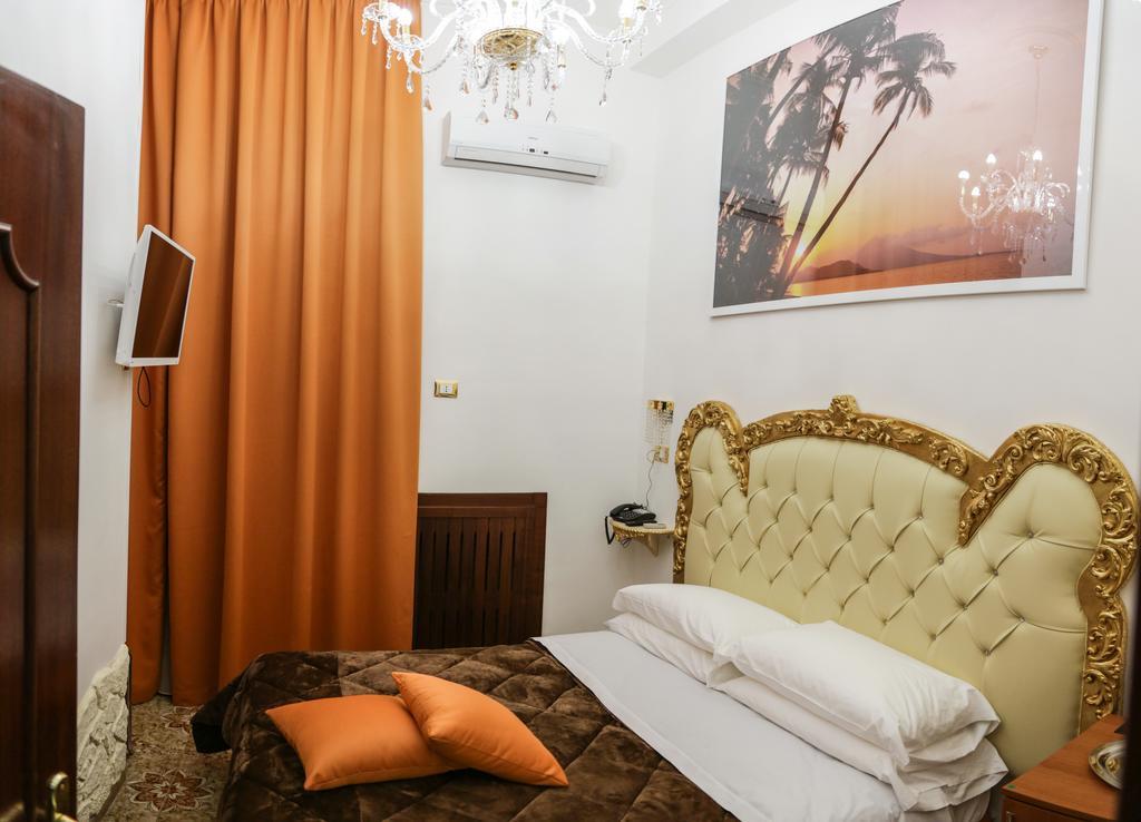 Des Artistes Hotel 4*